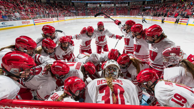 wisconsin-badgets-fill-the-bowl-attendance-record-1300.jpg